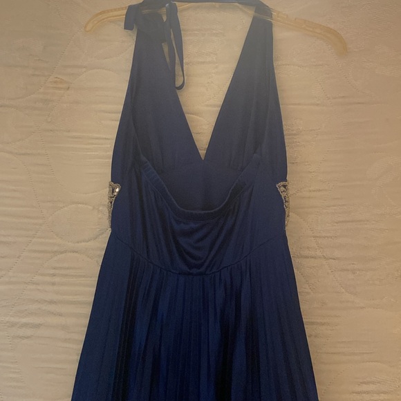 Ladies formal wear - Picture 3 of 4